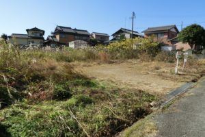 【北側道路より見た外観】