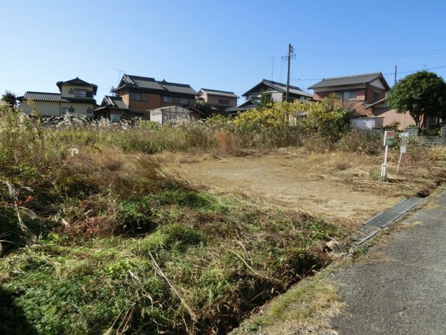 【北側道路より見た外観】