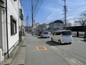 【土日の昼前は上下線大渋滞の三重高通り】