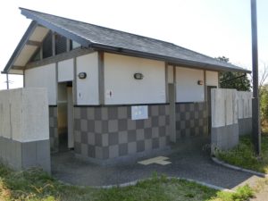 【大きなトイレも完備されてます】