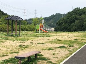 【少しだけなら遊具もあります広陽公園】