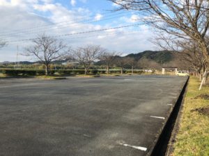 【桜づつみ公園の駐車場】