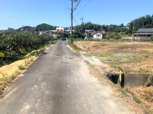 【大自然を感じる多気町西山650万円土地前面道路】