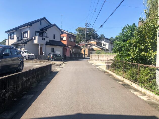 【山室町300万円土地幅員5ｍの前面道路】