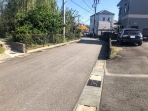 【山室町300万円土地幅員5ｍの前面道路】