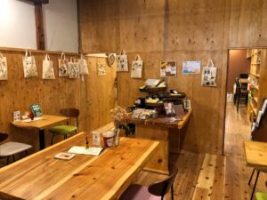 【piece cafe&storeカフェスペース】