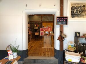 【piece cafe&store内観】