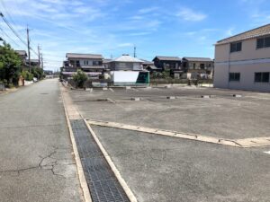 【パークタウン学園前東側駐車場】