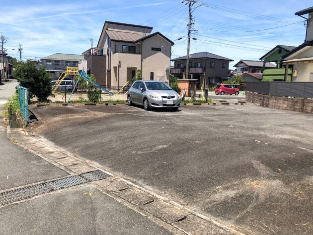 【パークタウン学園前西側にある中尾駐車場】