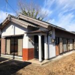 【南側より見た建物外観】