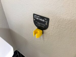 【市役所新公衆トイレ年配の方にも優しいつえホルダー】