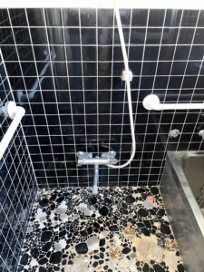 【温度調節付きの浴室水栓金具】