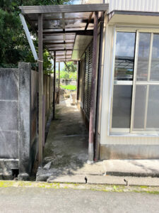 【和室前にある屋根付きテラス】