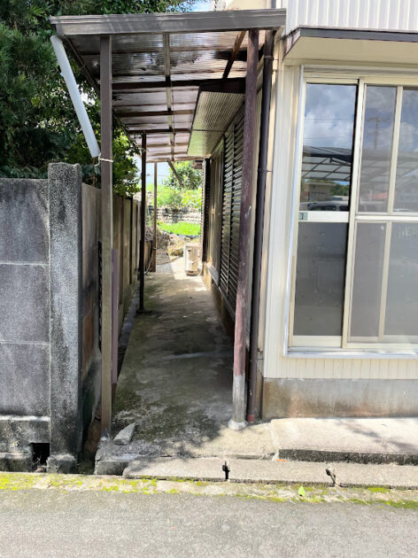 【和室前にある屋根付きテラス】