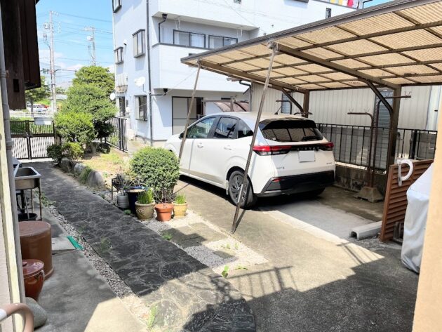 【カーポート付き駐車スペース】