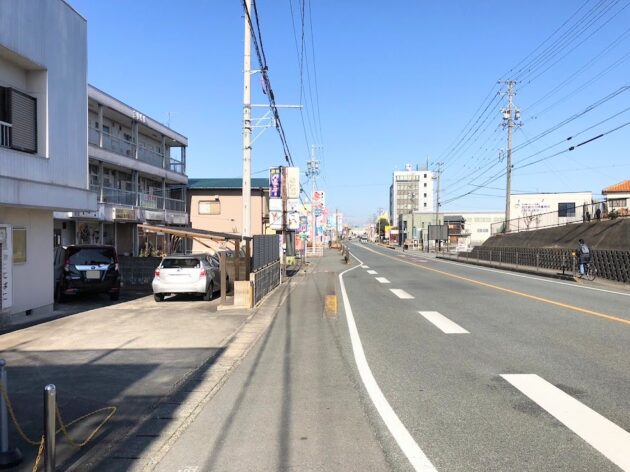 【フロムスクウェア店舗前県道】