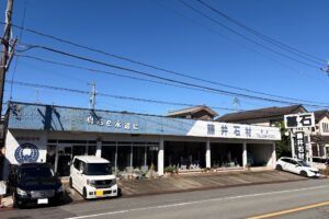 【道路から見た外観】