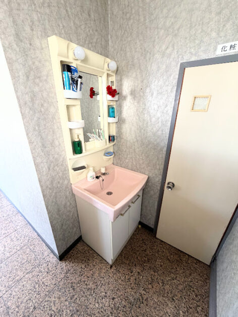 【事務所トイレ前洗面台】