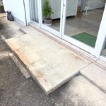 【玄関前ポーチ】