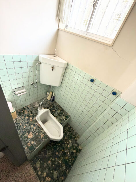 【事務所内の和式トイレ】